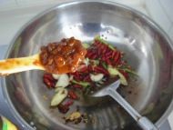 麻辣碗约麻辣酱香田螺的做法