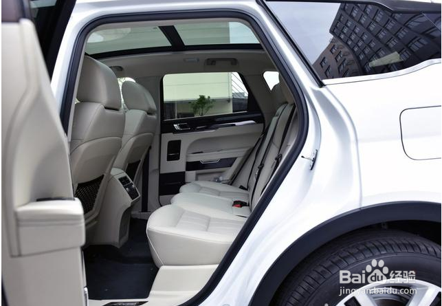 自动泊车抬头显示、电动踏板电吸门、全液晶仪表