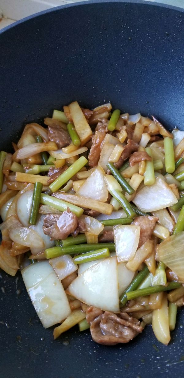蒜薹土豆洋葱溜肉片