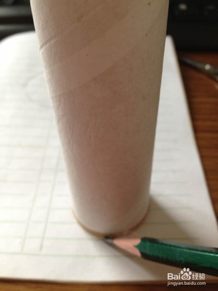 如何用一次性杯子做手机座