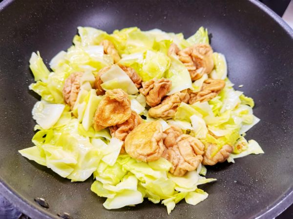 蚝油卷心菜炒面筋