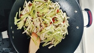 教你怎么做韭黄肉丝