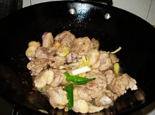 土豆烧鸭子的家常做法