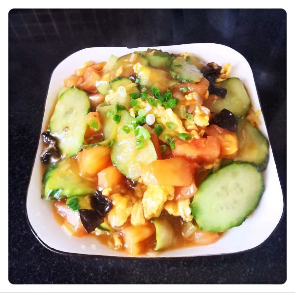 黄瓜黑木耳炒番茄鸡蛋