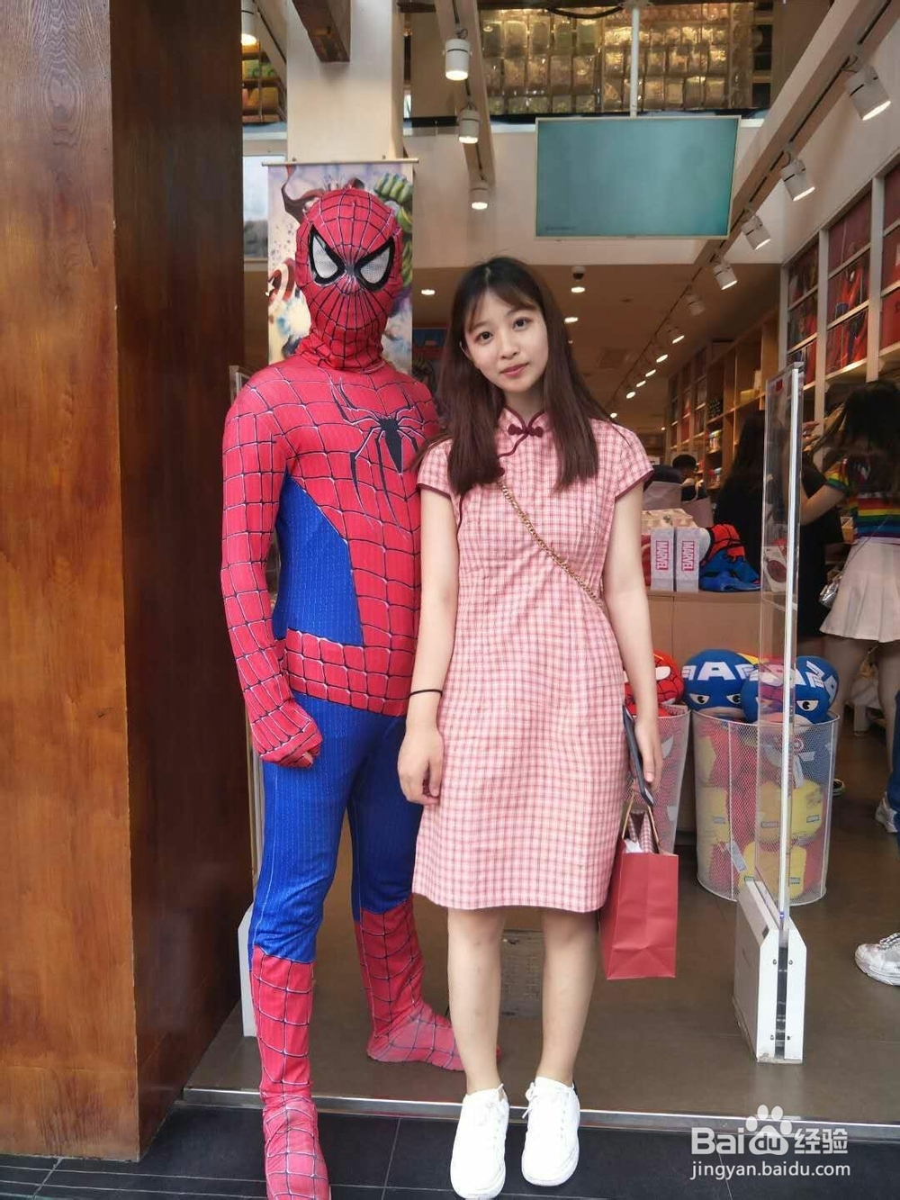 年轻人如何选择改良小旗袍