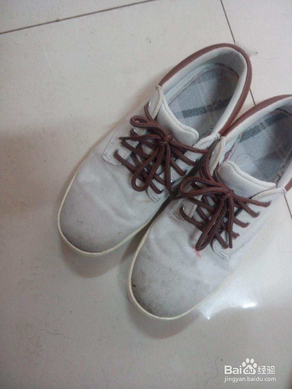 如何让你的鞋子去水渍，焕然一新。