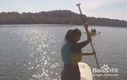 单人皮划艇怎么控制方向