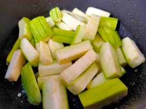 丝瓜炒鸡蛋的做法