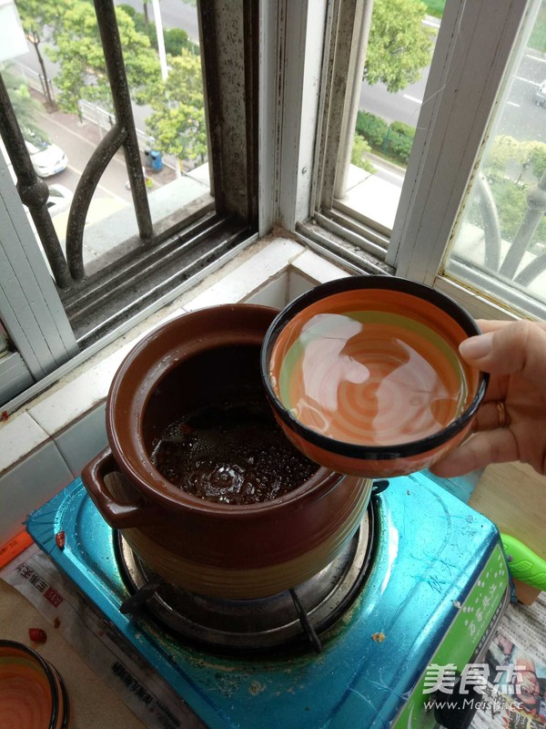 砂锅肥肠的做法