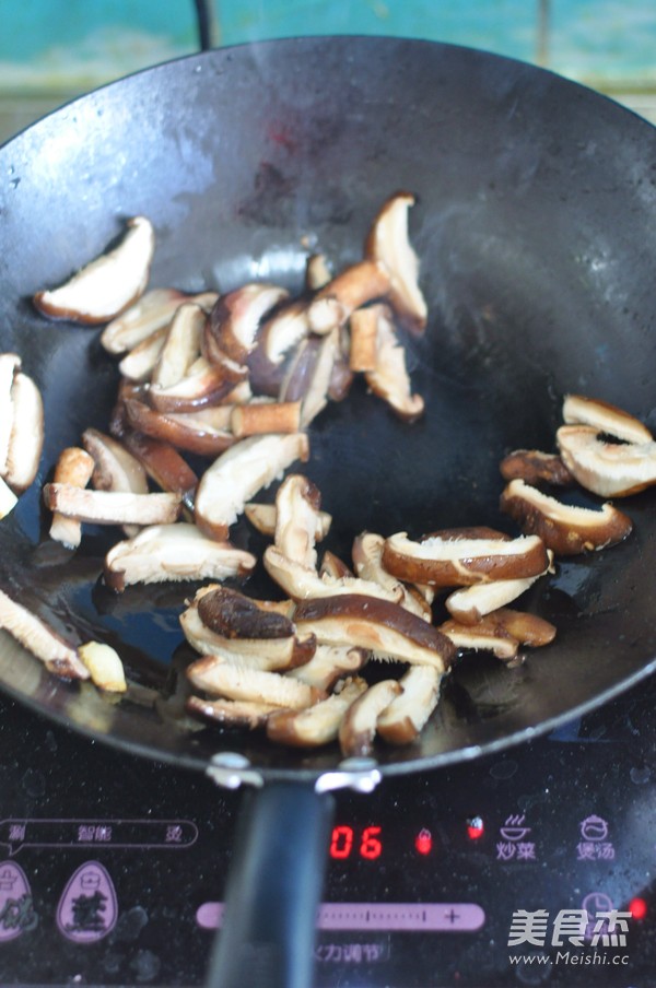 香菇炒油麦菜