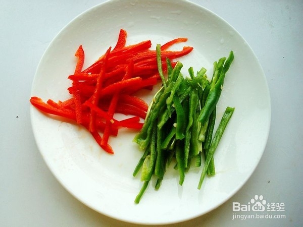 红椰菜炒豆皮的做法