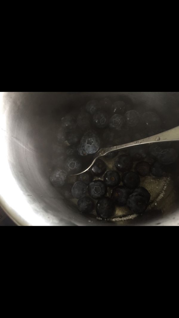椰丝蓝莓夹心蛋糕