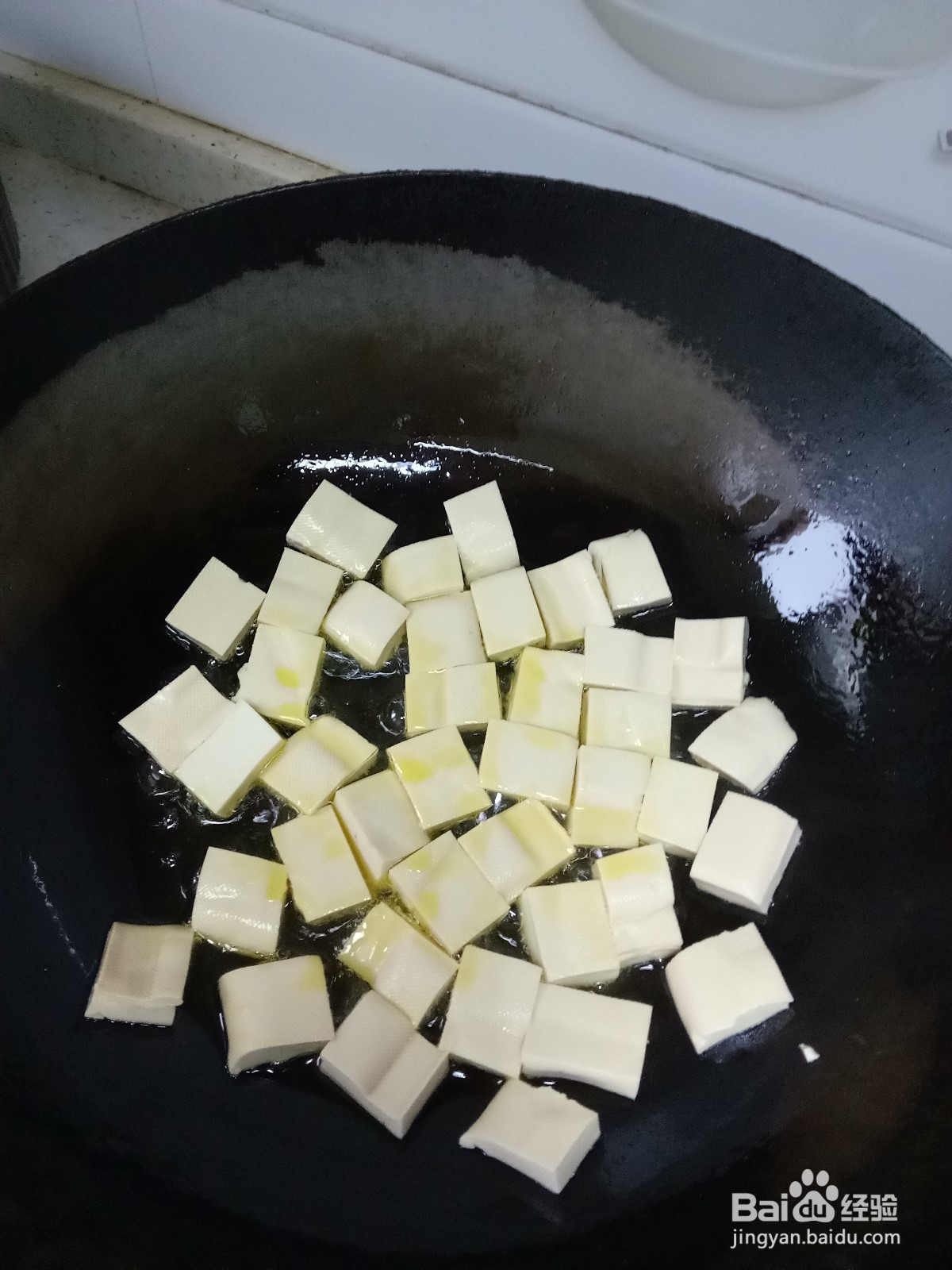 剩肉酱炒皮蛋豆腐