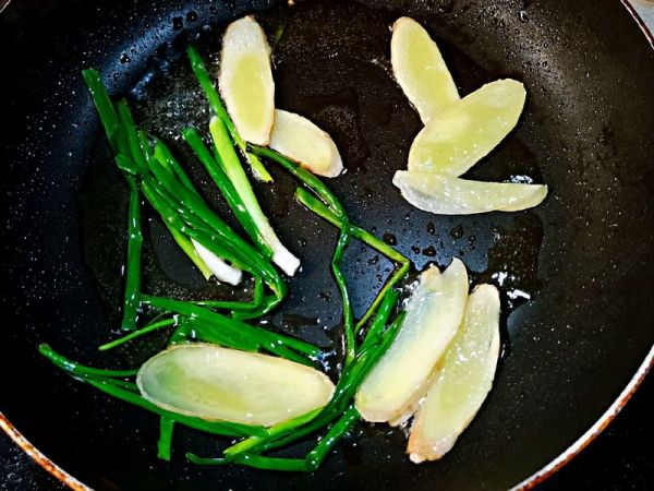 沙茶三文鱼头煲