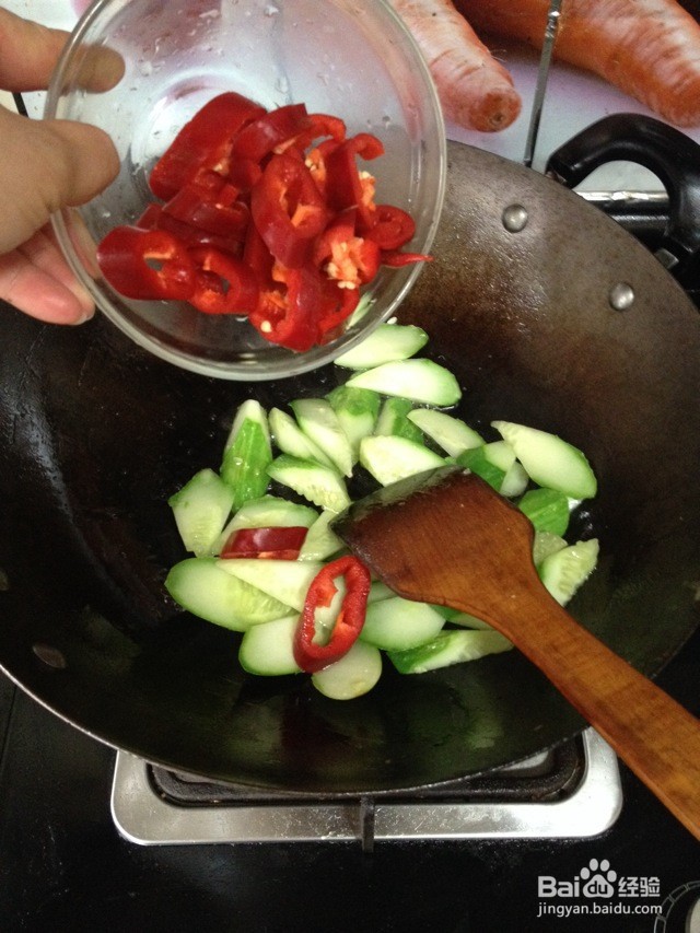 草菇滑炒青瓜的做法