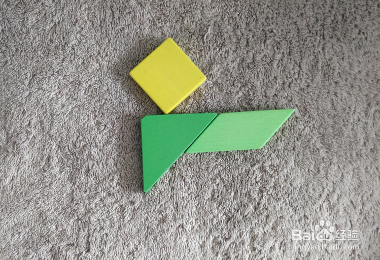 用七巧板怎样拼一个打车的女士?