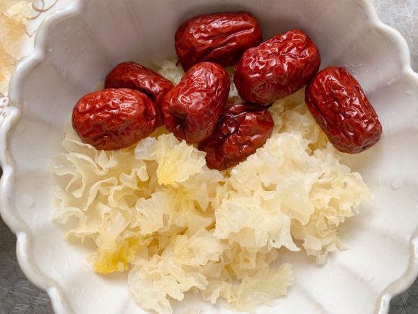 冰糖银耳雪梨汤