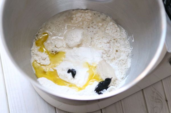 海鲜墨鱼汁披萨