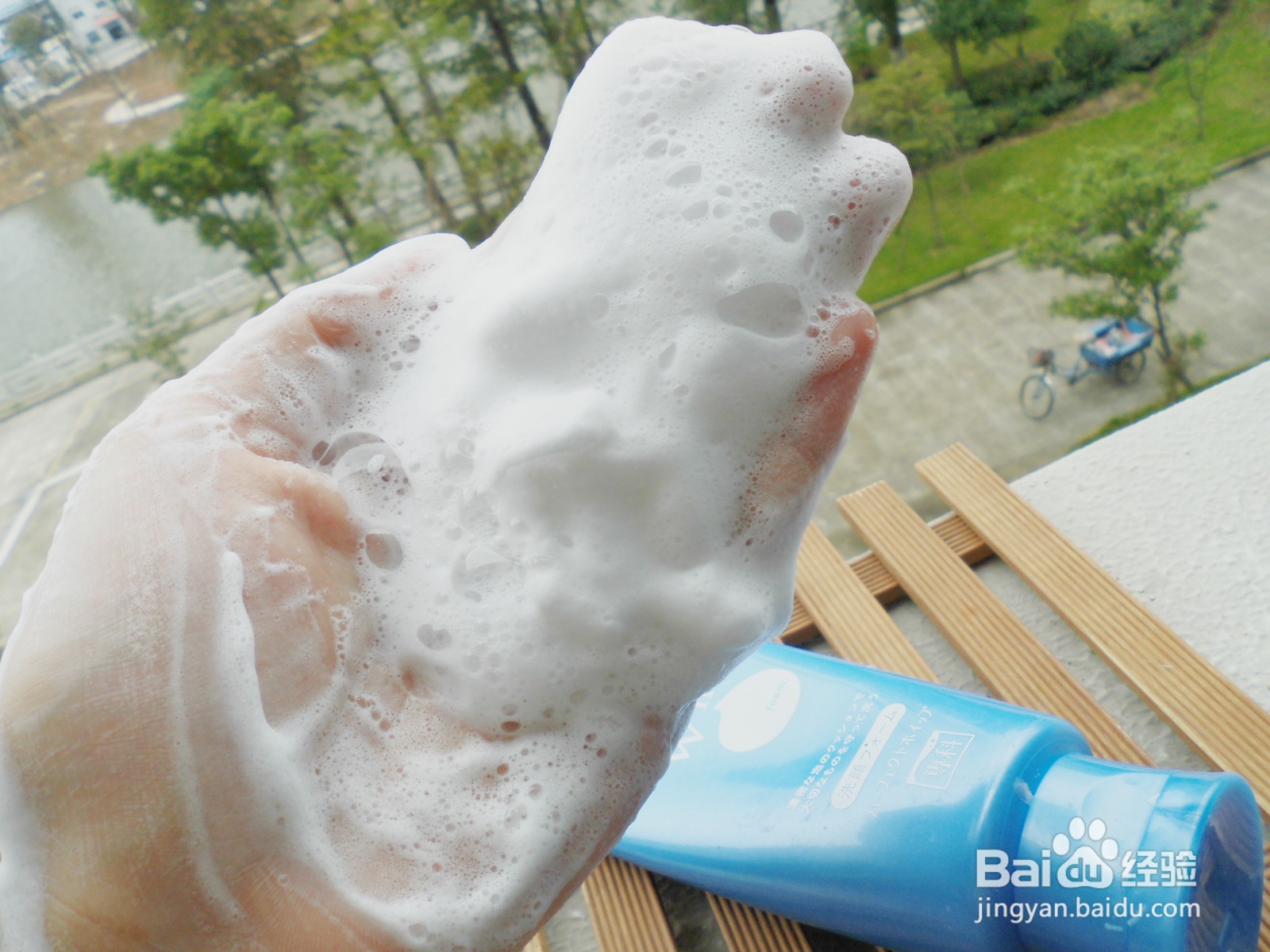 洗面奶怎么弄出泡泡