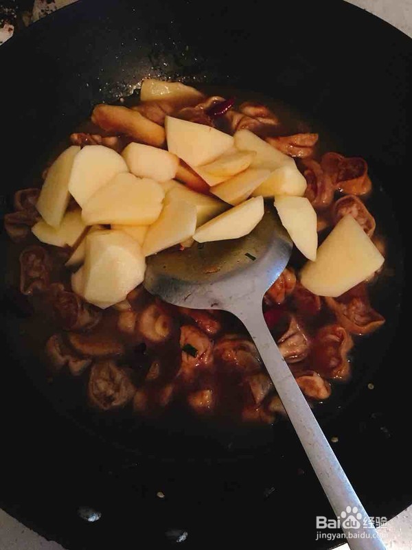 教你做红烧香辣肥肠面