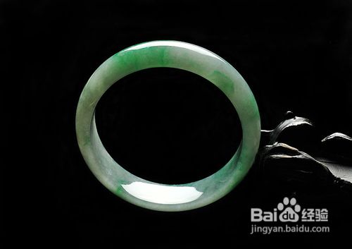 翡翠镯的选购需注意的几点