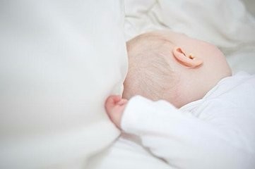 怎样给婴儿喂奶更健康
