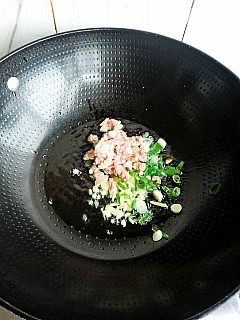 橄榄肉末煸苦瓜的做法