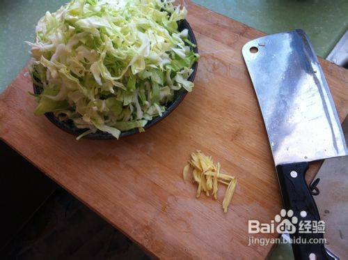 #我的拿手菜#教你烹饪美味的肉丝炒卷心菜