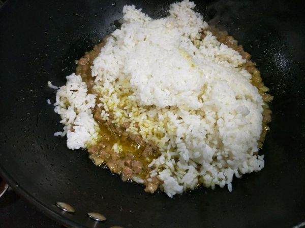 香菇酱牛肉炒饭