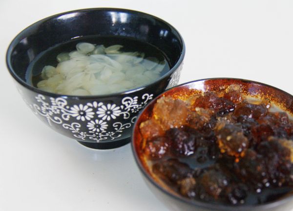 桃胶皂米红枣羹