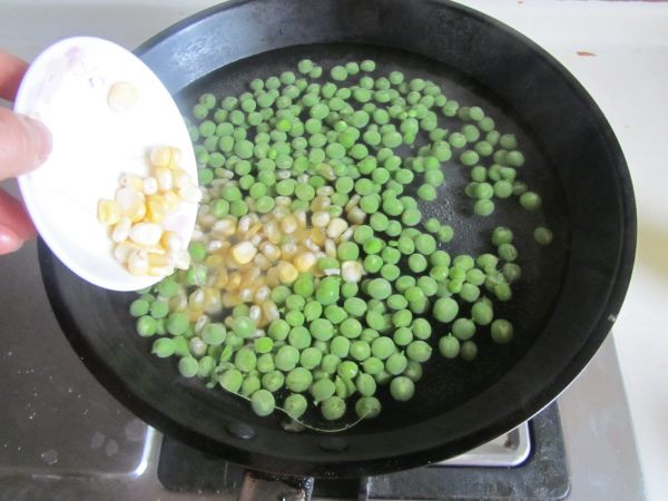 青豆玉米炒鱼丸