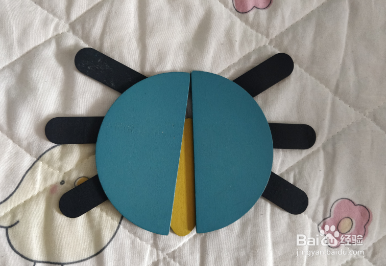 用形状积木怎么拼一只小瓢虫？