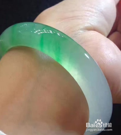 翡翠镯子戴哪只手好
