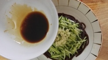 怎样做一道爽口开胃的凉拌蕨根粉？