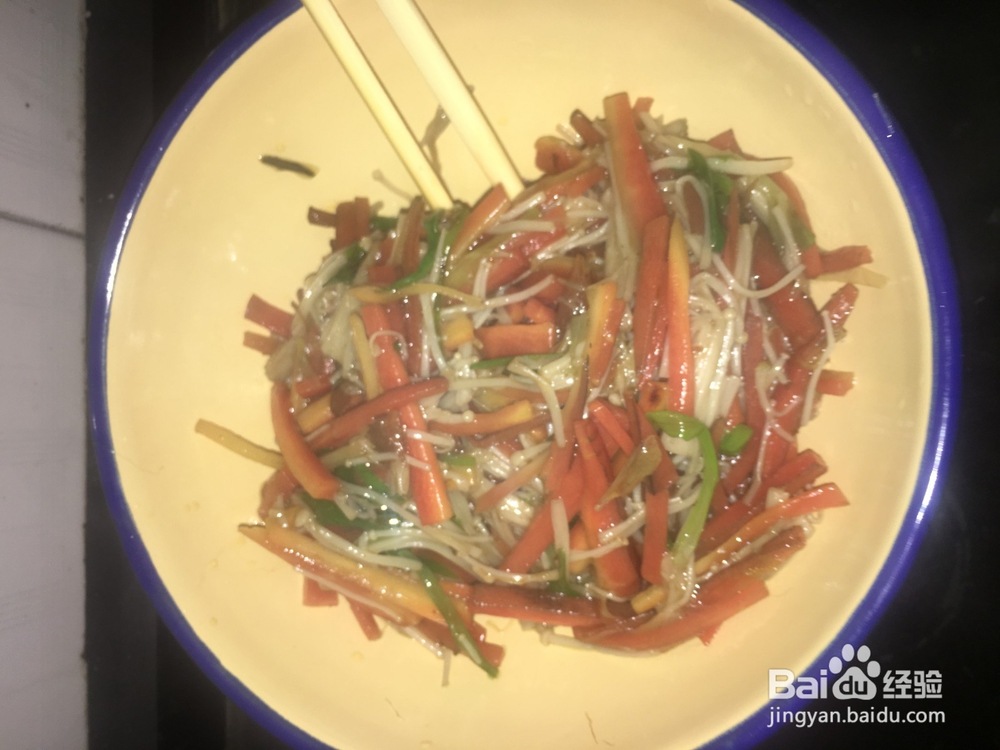 胡萝卜炒金针菇油泼挂面