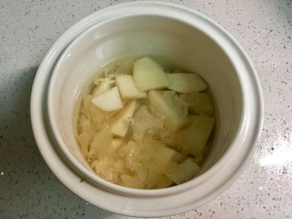 冰糖银耳雪梨汤#柏翠辅食节—健康食疗#