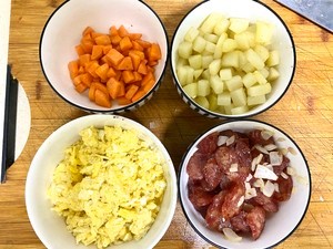 腊肠炒饭的做法
