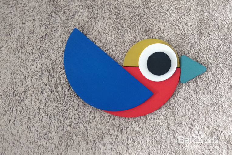 用蒙氏积木怎样拼一只站着扇翅膀的鸟儿？