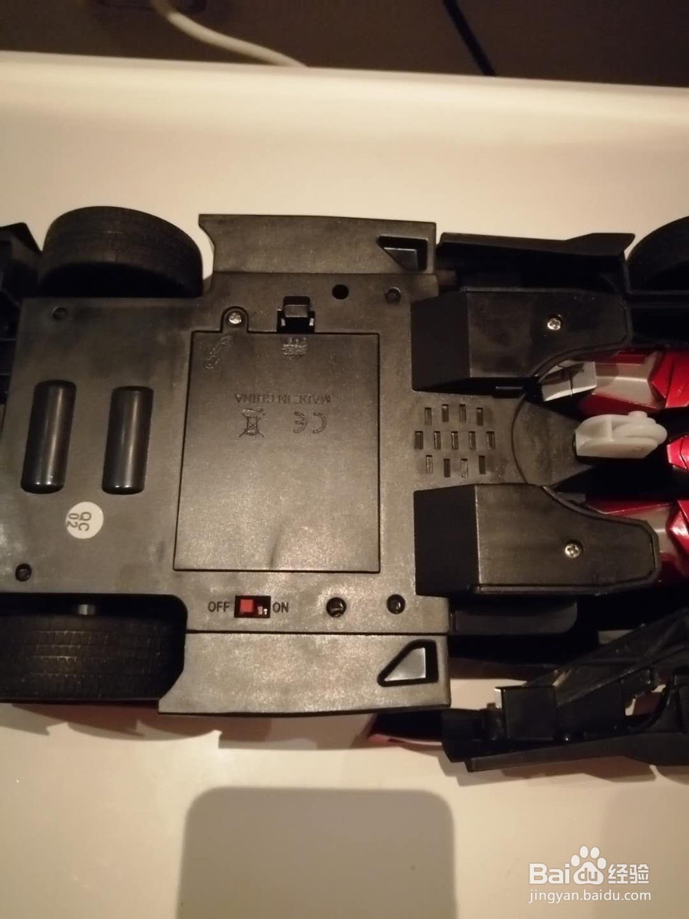 如何拆卸遥控汽车充电电池