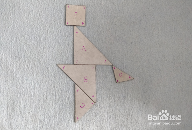 用七巧板怎样拼一个拿着旗子的人?