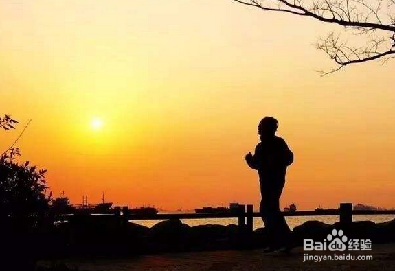 秋冬季节老年人晨跑的注意事项有哪些?