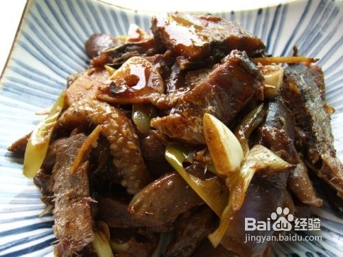 欺骗猪吃下去的－－咸鱼炖茄子