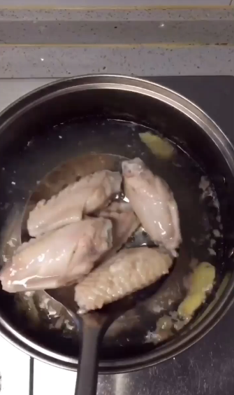 炒糖色版可乐鸡翅怎么做