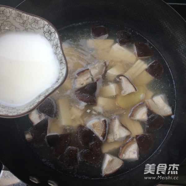 鲜香菇豆腐汤