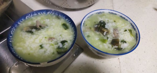青菜瘦肉皮蛋粥