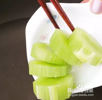 12个月宝宝零食---三文鱼莴苣煎饼