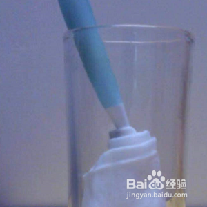 怎样用食用盐快速去除茶杯上的污渍?