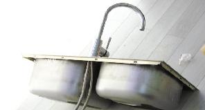 怎样正确安装水槽和热水器