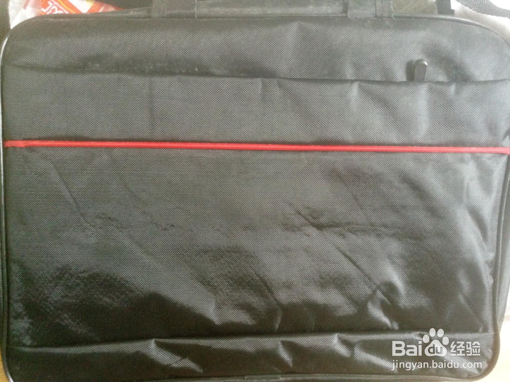 笔记本的斜挎带怎么装