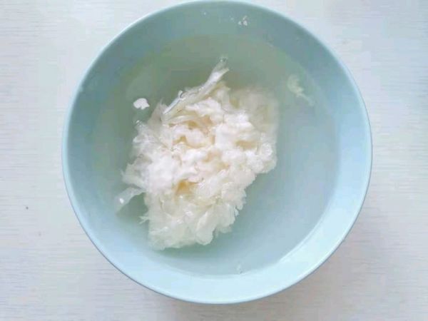 红枣银耳炖雪梨